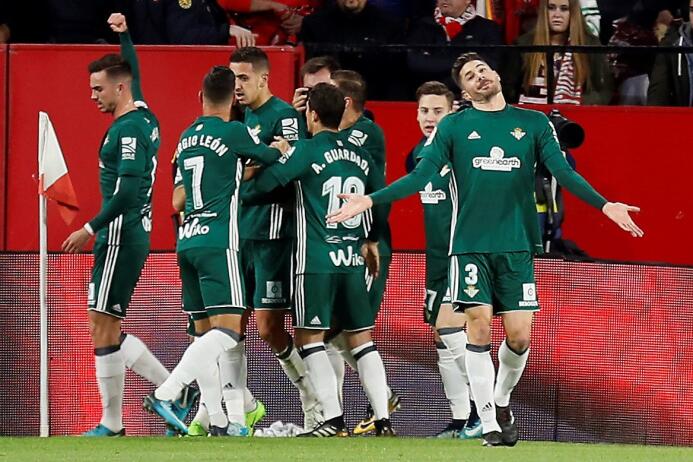 En el regreso de Guardado, Betis goleó al Sevilla en el derbi andaluz 31...