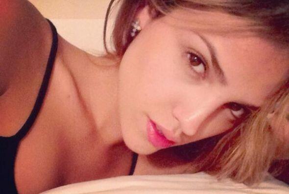 Eiza González posó asi en su "Twitter" sin maquillaje ni filtros.