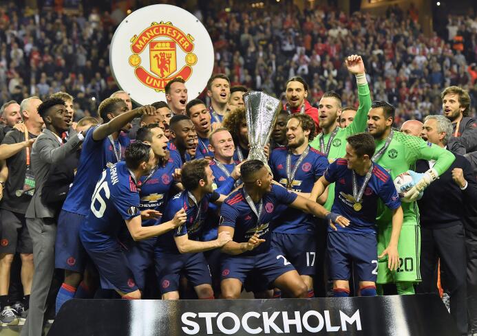 Manchester United le quitó el reinado al Real Madrid como el club más va...