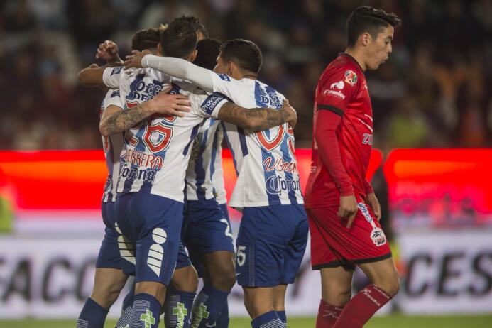 En fotos: Tuzos golea a Lobos y logra su primera victoria del Clausura 2...