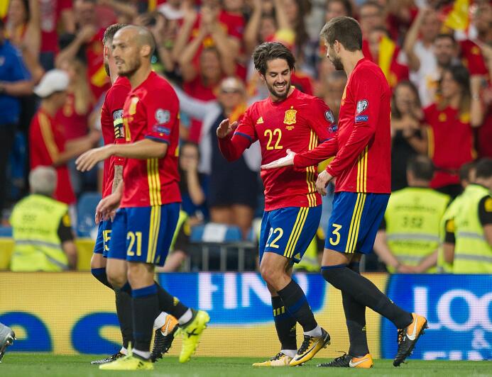 Con Isco en modo Real Madrid, España zarandeó a Italia y ya casi está en...