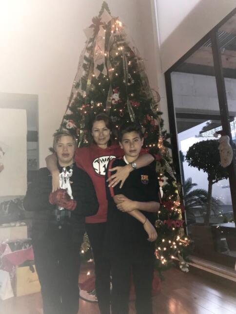 Lety Calderón y sus hijas