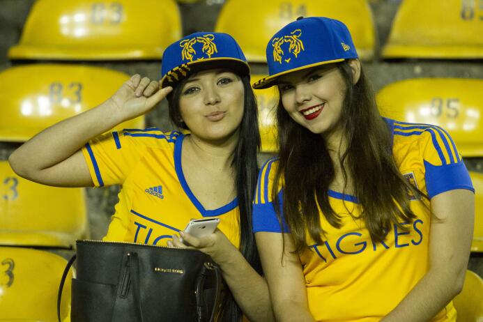 Colorido de afición en la ida de cuartos