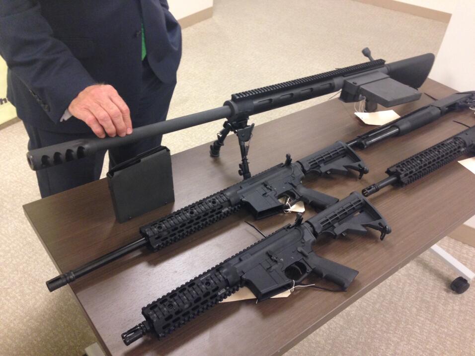 Un rifle calibre 50 puede derribar una aeronave, atravesar el motor de u...