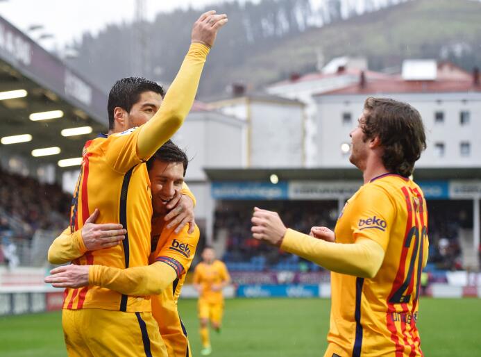 Barça derrocha magia en el campo del Eibar