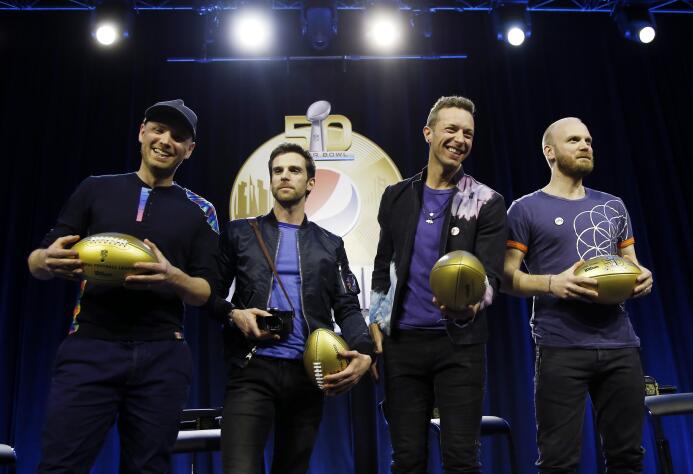 La banda británica, liderada por Chris Martin, hicieron su presentación...