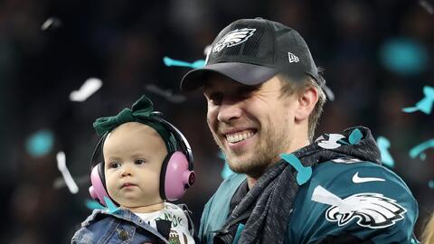 Tuvo una destacada participación al lanzar tres pases de touchdown.