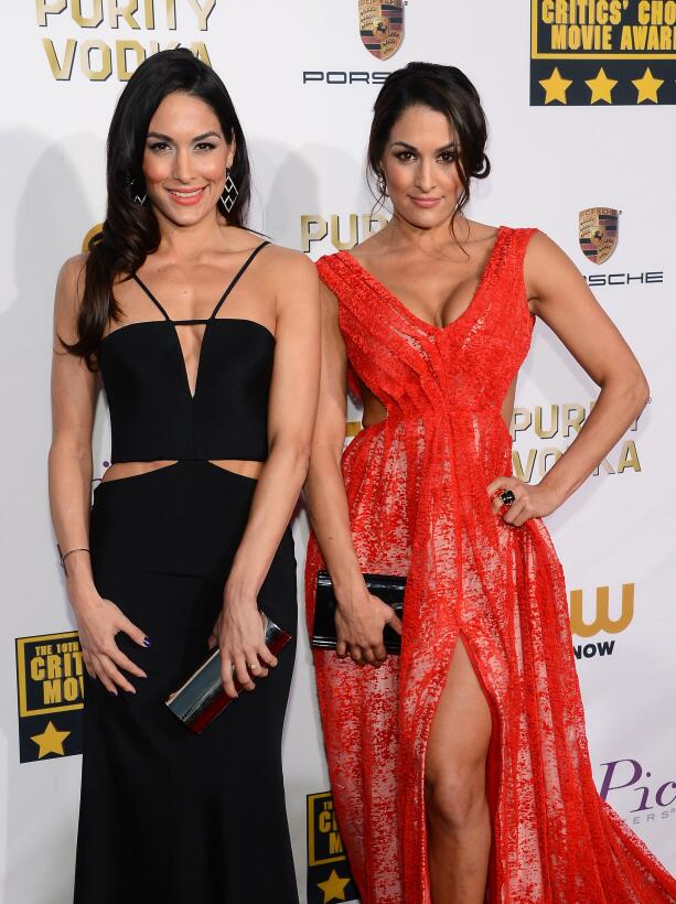 Las Bella, las gemelas guerreras que se roban el show en la lucha libre...