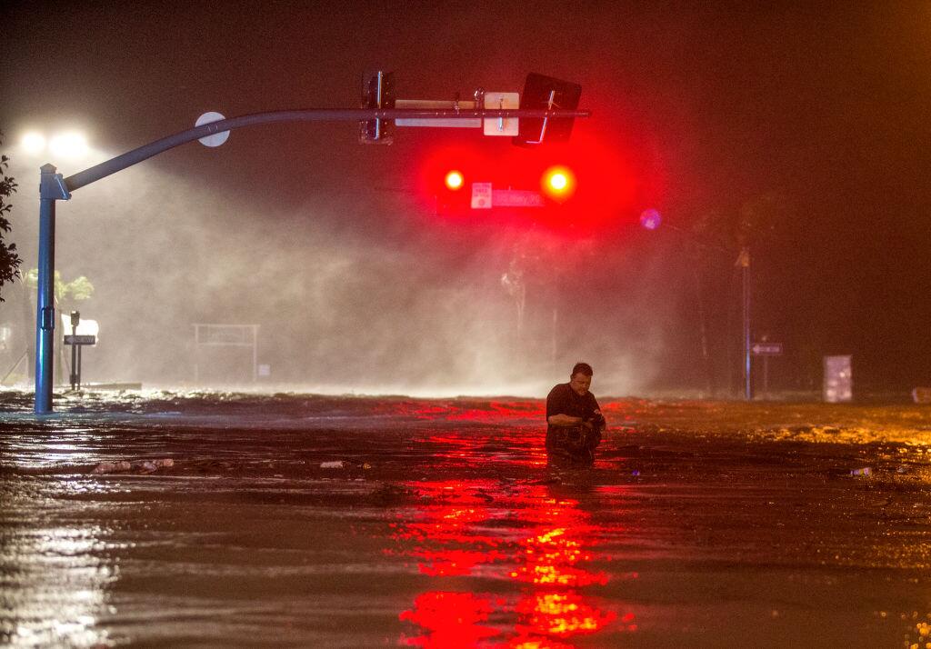 En fotos: Nate provoca inundaciones en la costa del Golfo gettyimages-8...