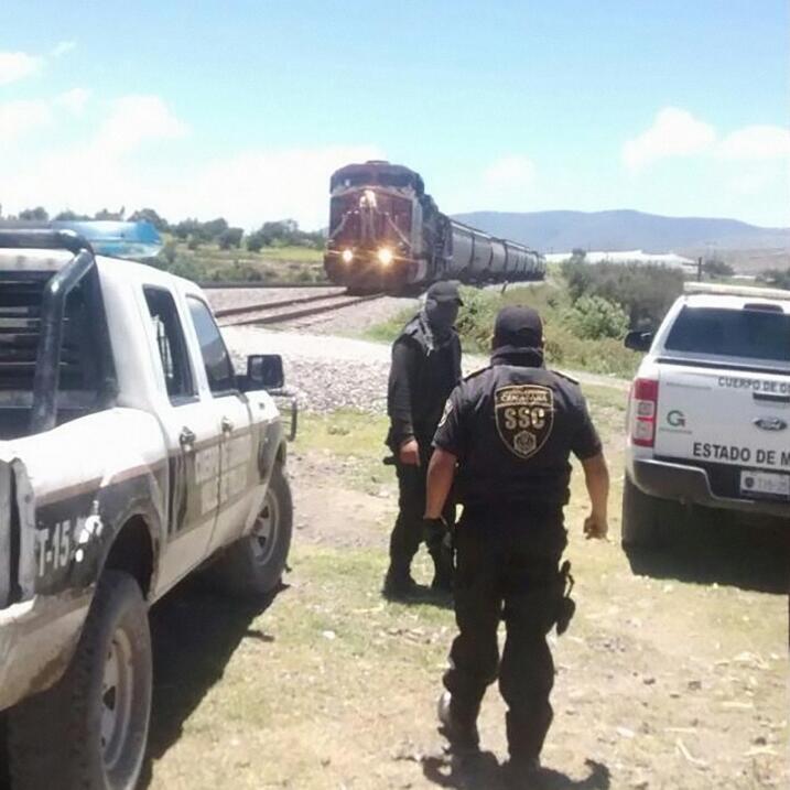 Decenas de organizaciones promigrantes han pedido p&uacute;blicamente al...