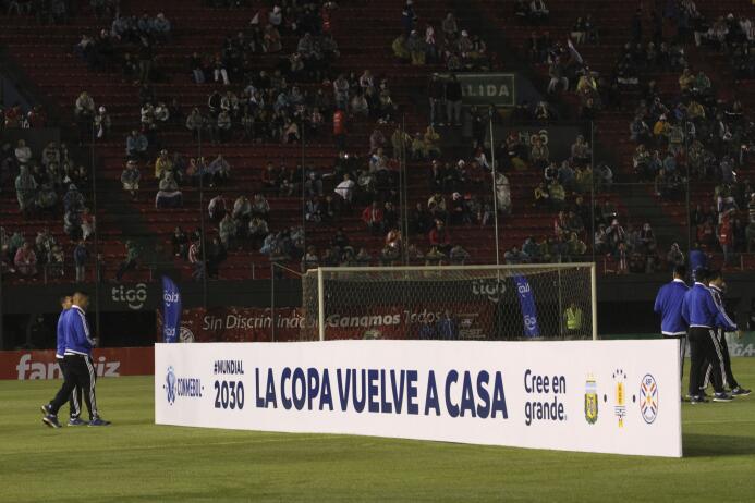 Uruguay defendió su ventaja en Asunción: 2-1 a Paraguay GettyImages-8430...