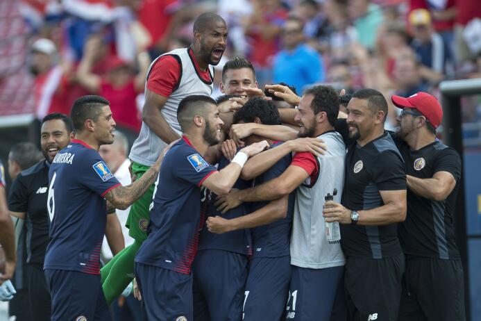 Costa Rica llega caminando a los Cuartos de Final tras golear a Guayana...