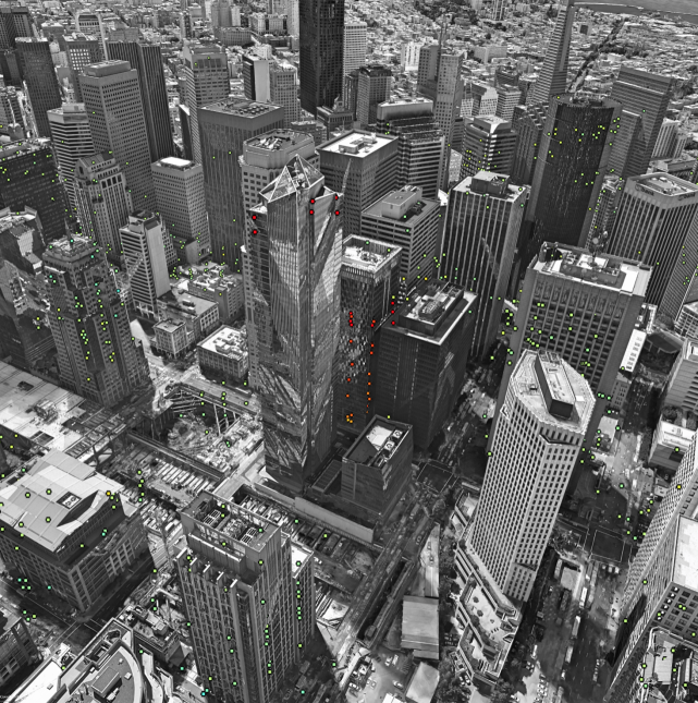 La Torre Millennium, al centro de la fotografía, con puntos rojos de hun...