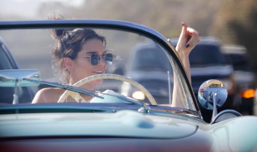 Los fabulosos autos de las modelos de Victoria's Secret FFN_KJTHVC160424...