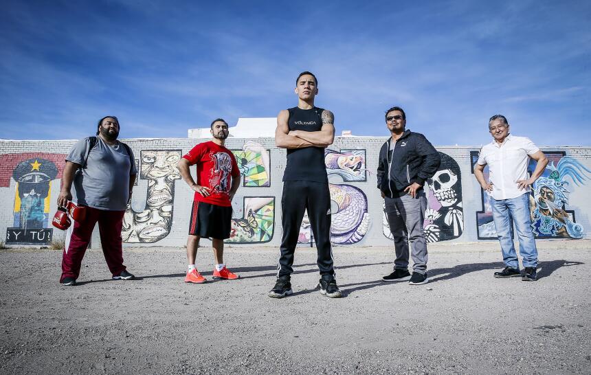 Oscar Valdez y José Benavidez enseñaron sus armas en Tucson, Arizona, pr...