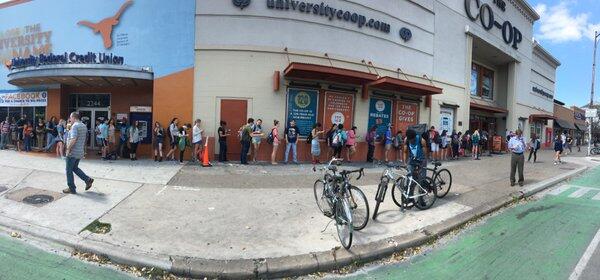 Usuarios de redes sociales captaron las largas filas para votar que se h...