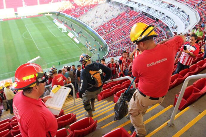 Serpiente en Estadio de Chivas