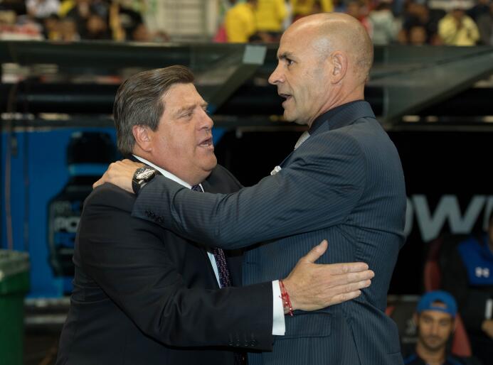 Paco Jémez y el 'Piojo' Herrera, los excéntricos técnicos del Clásico Jo...