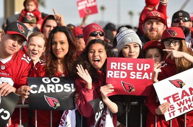 Cientos de fans despiden a los Cardenales