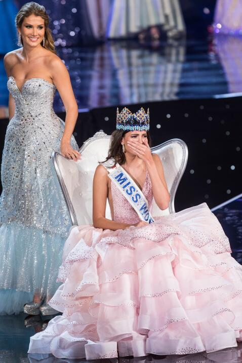La española Mireia Lalaguna, Miss Mundo 2015, coronó a la joven puertorr...