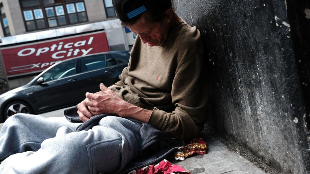 En la ciudad de Nueva York, más de 1,300 personas fallecieron a causa de...